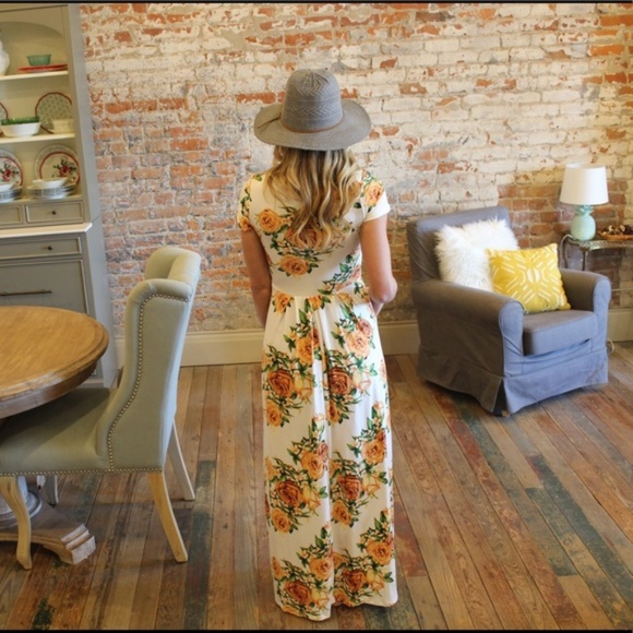 Ivory Floral Short Sleeve Maxi Dress - Picture 3 of 3